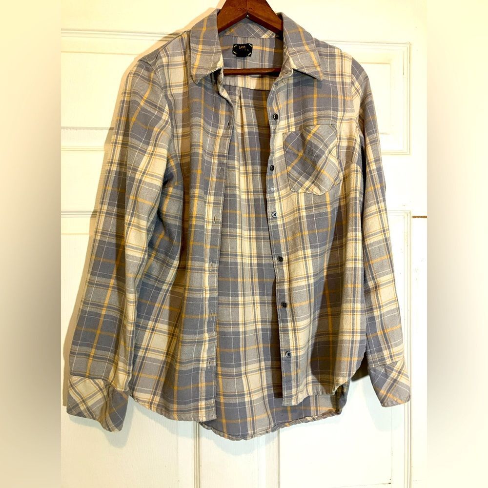 Lee Riders plaid shirt, women’s size small, great condition, light gray/ yellow